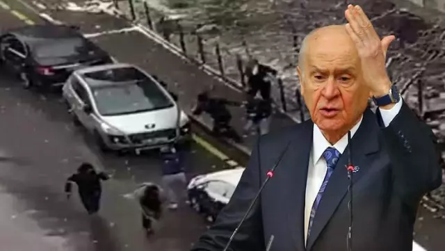 Bahçeli'den Selçuk Özdağ'a saldırı görüntülerine ilginç yorum: Evinin balkonuna kamera yerleştirmiş Bahçeli'den Selçuk Özdağ'a saldırı görüntülerine ilginç yorum: Evinin balkonuna kamera yerleştirmiş