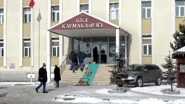 Eksi 35'leri yaşayan Göleliler; 2 kat yorganla uyuyor, 5 kat elbise giyiyor Eksi 35'leri yaşayan Göleliler; 2 kat yorganla uyuyor, 5 kat elbise giyiyor