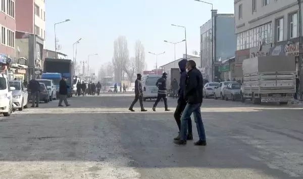 Eksi 35'leri yaşayan Göleliler; 2 kat yorganla uyuyor, 5 kat elbise giyiyor Eksi 35'leri yaşayan Göleliler; 2 kat yorganla uyuyor, 5 kat elbise giyiyor