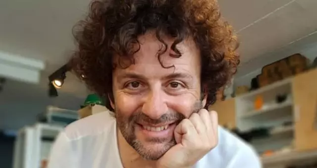 Erdil Yaşaroğlu kimdir? Erdil Yaşaroğlu karikatürleri! Erdil Yaşaroğlu eşi kimdir? Erdil Yaşaroğlu kimdir? Erdil Yaşaroğlu karikatürleri! Erdil Yaşaroğlu eşi kimdir?
