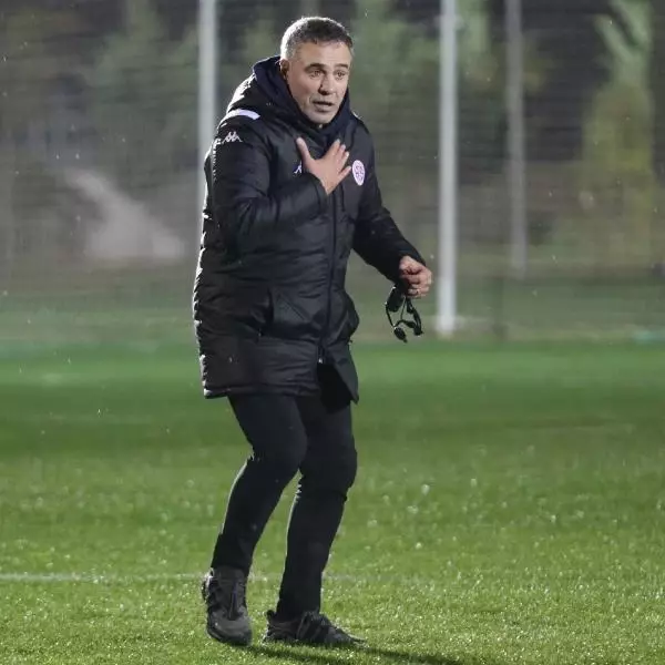 Ersun Yanal: Biz hakemleri yabancı olarak görüyoruz Ersun Yanal: Biz hakemleri yabancı olarak görüyoruz