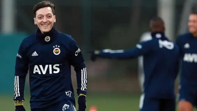 Fenomen dizi Çukur, Fenerbahçe'nin Mesut Özil transferine gönderme yaptı Fenomen dizi Çukur, Fenerbahçe'nin Mesut Özil transferine gönderme yaptı