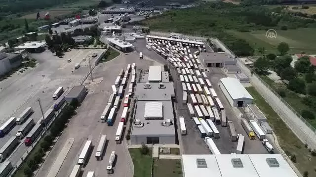 Gümrük personelinin teknolojik yardımcıları sınır kapılarında güvenliği üst düzeye taşıyor Gümrük personelinin teknolojik yardımcıları sınır kapılarında güvenliği üst düzeye taşıyor