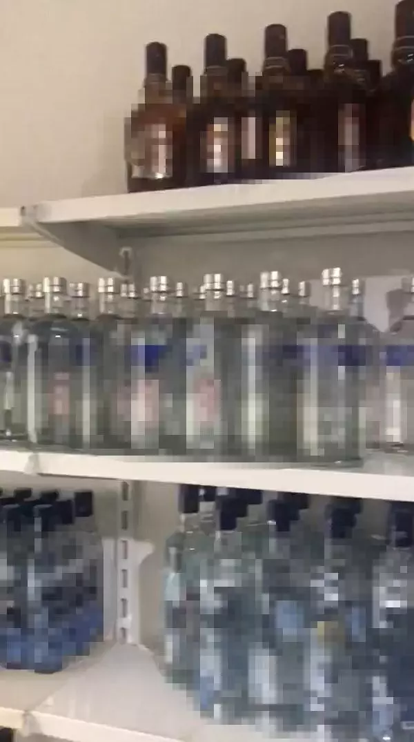 Son dakika gündem: Kaçak içki imalathanesine baskında 2 kişi gözaltına alındı Son dakika gündem: Kaçak içki imalathanesine baskında 2 kişi gözaltına alındı