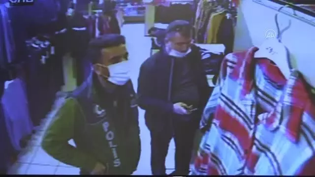 Son dakika haberi! KAHRAMANMARAŞ - Esnaf iş yerinde unutulan 90 bin lirayı polise teslim etti Son dakika haberi! KAHRAMANMARAŞ - Esnaf iş yerinde unutulan 90 bin lirayı polise teslim etti