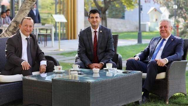 Kılıçdaroğlu, Muharrem İnce'ye katılacağı iddia edilen 3 vekil ile görüştü Kılıçdaroğlu, Muharrem İnce'ye katılacağı iddia edilen 3 vekil ile görüştü