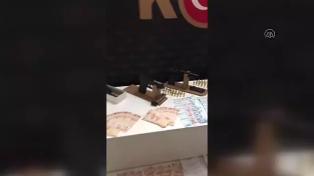Son dakika haberleri: KIRKLARELİ - Kırklareli'nde sahte para, silah ve uyuşturucu ele geçirildi, 1 kişi tutuklandı Son dakika haberleri: KIRKLARELİ - Kırklareli'nde sahte para, silah ve uyuşturucu ele geçirildi, 1 kişi tutuklandı
