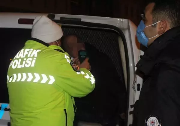 Son dakika haber... Kısıtlamada uyuşturucu ile yakalanan sürücüye gözaltı Son dakika haber... Kısıtlamada uyuşturucu ile yakalanan sürücüye gözaltı