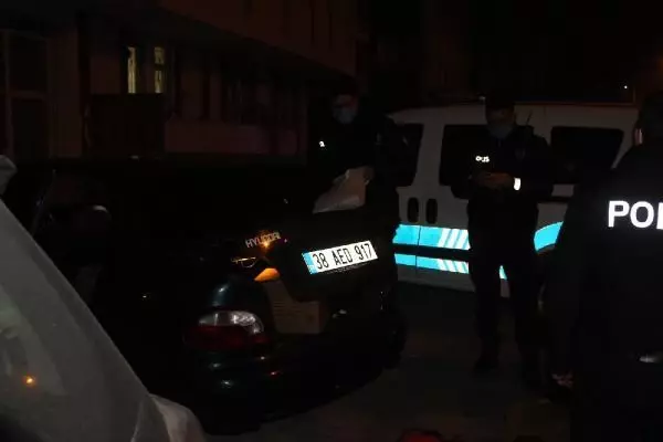 Son dakika haber... Kısıtlamada uyuşturucu ile yakalanan sürücüye gözaltı Son dakika haber... Kısıtlamada uyuşturucu ile yakalanan sürücüye gözaltı