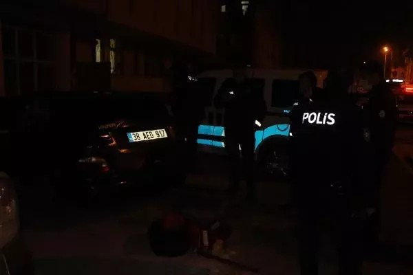 Son dakika haber... Kısıtlamada uyuşturucu ile yakalanan sürücüye gözaltı Son dakika haber... Kısıtlamada uyuşturucu ile yakalanan sürücüye gözaltı