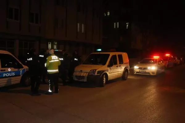 Son dakika haber... Kısıtlamada uyuşturucu ile yakalanan sürücüye gözaltı Son dakika haber... Kısıtlamada uyuşturucu ile yakalanan sürücüye gözaltı
