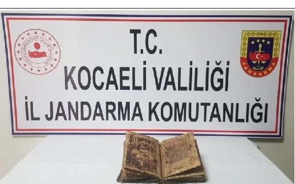 Kocaeli'nde deri üzerine yazılmış İncil ele geçirildi Kocaeli'nde deri üzerine yazılmış İncil ele geçirildi