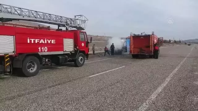 Son dakika haberi! Minibüste çıkan yangın söndürüldü Son dakika haberi! Minibüste çıkan yangın söndürüldü