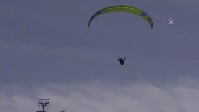 Munzur Dağları'nın eşsiz manzarasına karşı yamaç paraşütü keyfi Munzur Dağları'nın eşsiz manzarasına karşı yamaç paraşütü keyfi