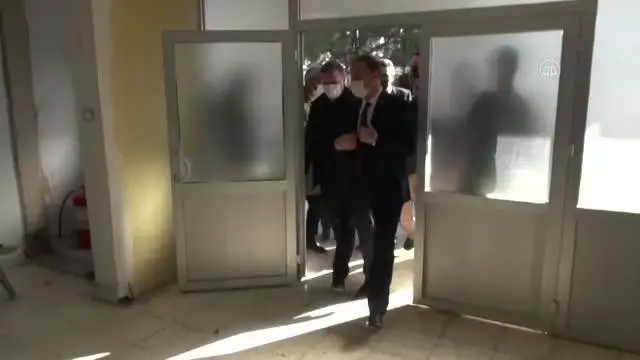 ŞANLIURFA - Şanlıurfa Valisi Erin, Barış Pınarı Harekatı bölgesindeki bombalı saldırıda yaralananları ziyaret etti ŞANLIURFA - Şanlıurfa Valisi Erin, Barış Pınarı Harekatı bölgesindeki bombalı saldırıda yaralananları ziyaret etti