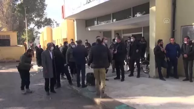 ŞANLIURFA - Şanlıurfa Valisi Erin, Barış Pınarı Harekatı bölgesindeki bombalı saldırıda yaralananları ziyaret etti ŞANLIURFA - Şanlıurfa Valisi Erin, Barış Pınarı Harekatı bölgesindeki bombalı saldırıda yaralananları ziyaret etti