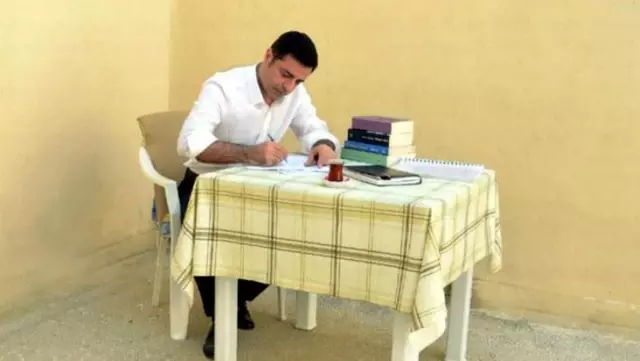Selahattin Demirtaş, kendisini ve muhalefeti eleştirdi Selahattin Demirtaş, kendisini ve muhalefeti eleştirdi