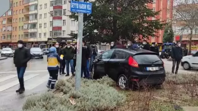 Seydişehir'de trafik kazası: 2 yaralı Seydişehir'de trafik kazası: 2 yaralı