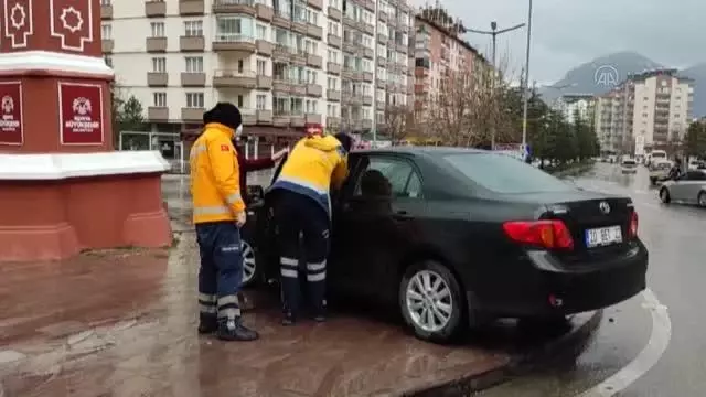 Seydişehir'de trafik kazası: 2 yaralı Seydişehir'de trafik kazası: 2 yaralı