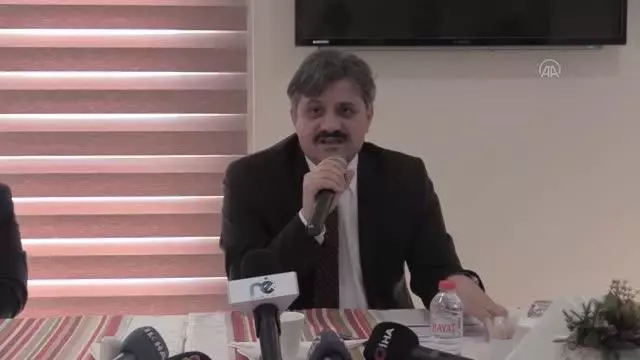 SİÜ Rektörü Prof. Dr. Şındak gazetecilerle buluştu SİÜ Rektörü Prof. Dr. Şındak gazetecilerle buluştu
