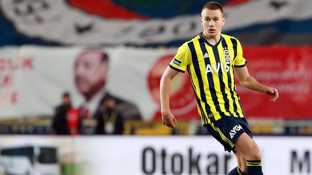 Szalai'nin ilk maçındaki performansı, Fenerbahçeli taraftarların beğenisini kazandı
