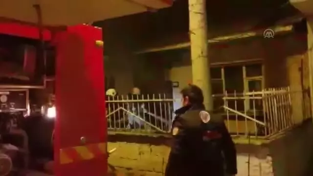Son dakika gündem: Tek katlı evde çıkan yangın söndürüldü Son dakika gündem: Tek katlı evde çıkan yangın söndürüldü