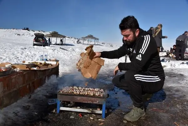 Tükiye'nin en sıcak şehrinde, kayak sezonu başladı Tükiye'nin en sıcak şehrinde, kayak sezonu başladı