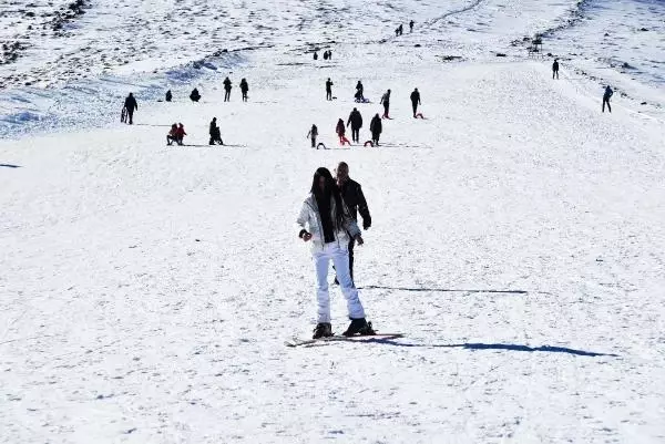 Tükiye'nin en sıcak şehrinde, kayak sezonu başladı Tükiye'nin en sıcak şehrinde, kayak sezonu başladı