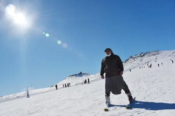 Tükiye'nin en sıcak şehrinde, kayak sezonu başladı Tükiye'nin en sıcak şehrinde, kayak sezonu başladı