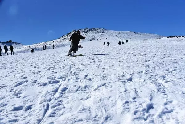 Tükiye'nin en sıcak şehrinde, kayak sezonu başladı Tükiye'nin en sıcak şehrinde, kayak sezonu başladı