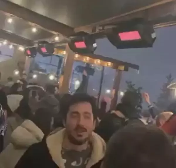Korona partisini düzenleyen otelin, hem çalışma ruhsatı yok, hem de iki katının kaçak olduğu belirlendi Korona partisini düzenleyen otelin, hem çalışma ruhsatı yok, hem de iki katının kaçak olduğu belirlendi