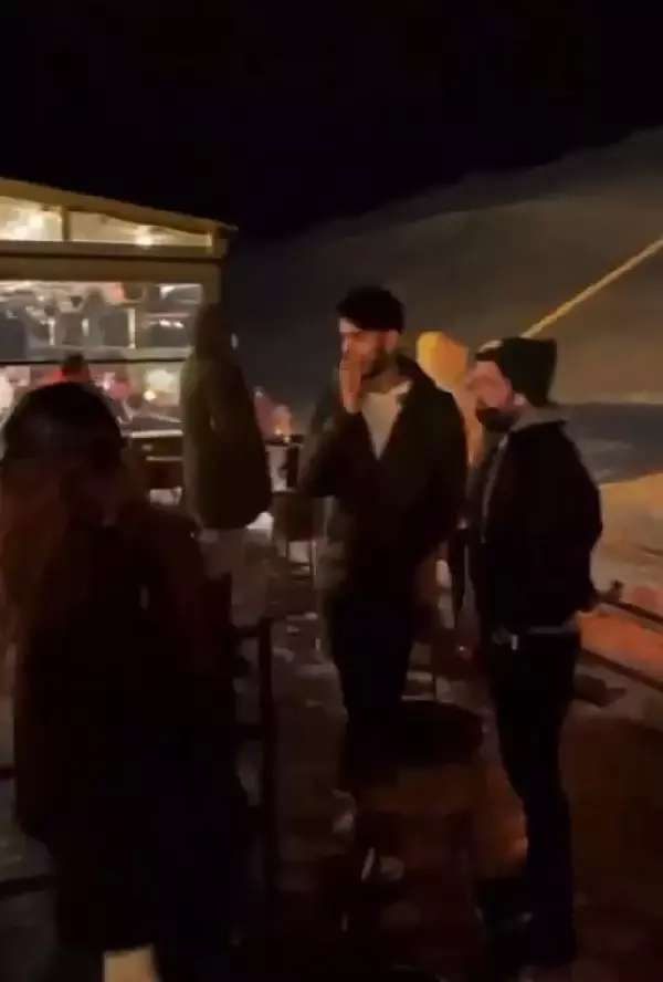 Korona partisini düzenleyen otelin, hem çalışma ruhsatı yok, hem de iki katının kaçak olduğu belirlendi Korona partisini düzenleyen otelin, hem çalışma ruhsatı yok, hem de iki katının kaçak olduğu belirlendi