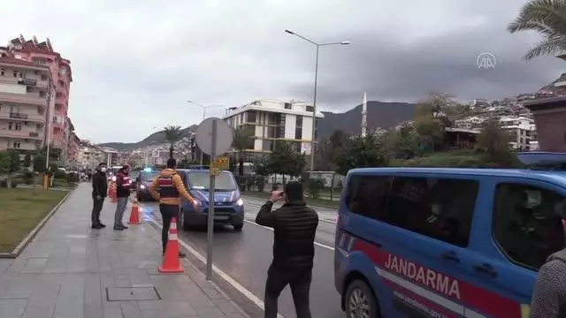 Son dakika haberi | Antalya'da uyuşturucu operasyonunda yakalanan şüphelilerden 20'si tutuklandı Son dakika haberi | Antalya'da uyuşturucu operasyonunda yakalanan şüphelilerden 20'si tutuklandı