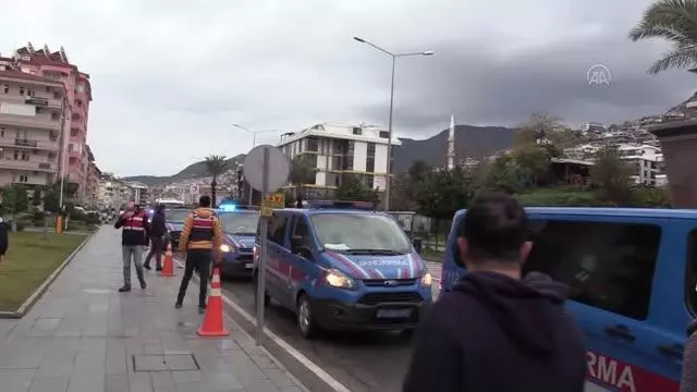 Son dakika haberi | Antalya'da uyuşturucu operasyonunda yakalanan şüphelilerden 20'si tutuklandı Son dakika haberi | Antalya'da uyuşturucu operasyonunda yakalanan şüphelilerden 20'si tutuklandı