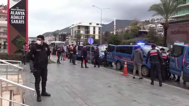 Son dakika haberi | Antalya'da uyuşturucu operasyonunda yakalanan şüphelilerden 20'si tutuklandı Son dakika haberi | Antalya'da uyuşturucu operasyonunda yakalanan şüphelilerden 20'si tutuklandı
