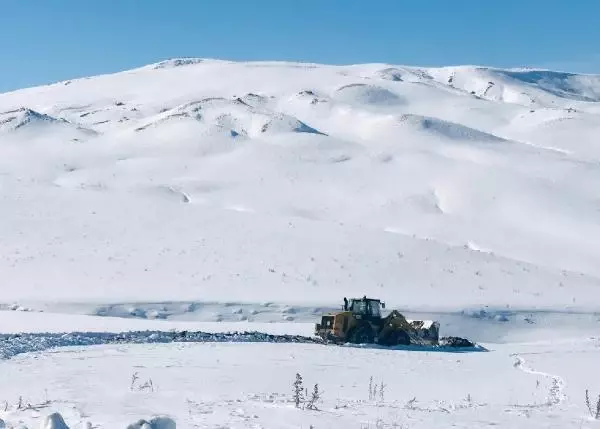 Van'da 561 kişilik ekiple, 487 yerleşim yerinin yolu ulaşıma açıldı Van'da 561 kişilik ekiple, 487 yerleşim yerinin yolu ulaşıma açıldı