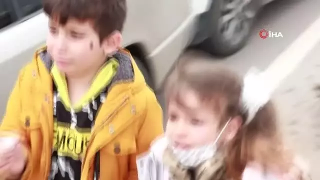 6 aracın birbirine girdiği kazada 2 çocuk yaralandı 6 aracın birbirine girdiği kazada 2 çocuk yaralandı
