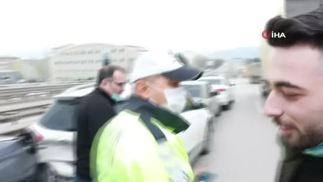 6 aracın birbirine girdiği kazada 2 çocuk yaralandı 6 aracın birbirine girdiği kazada 2 çocuk yaralandı