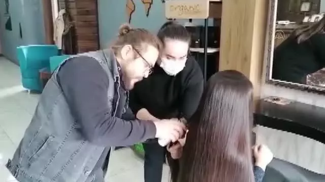 7 yaşındaki Zeynep hiç kestirmediği saçlarını lösemili çocuklara bağışlayacak 7 yaşındaki Zeynep hiç kestirmediği saçlarını lösemili çocuklara bağışlayacak