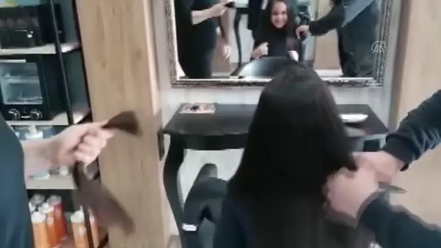 7 yaşındaki Zeynep hiç kestirmediği saçlarını lösemili çocuklara bağışlayacak 7 yaşındaki Zeynep hiç kestirmediği saçlarını lösemili çocuklara bağışlayacak