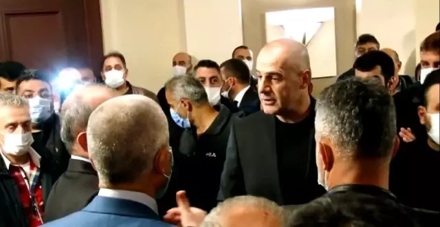 Adaylığını açıklamak için düzenlediği iki toplantıyı da polis bastı yine de pes etmedi: Erdoğan'ın hamalı olacağım Adaylığını açıklamak için düzenlediği iki toplantıyı da polis bastı yine de pes etmedi: Erdoğan'ın hamalı olacağım
