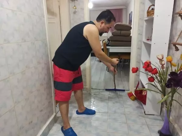 Ankara'da apartmanda su borusu patladı, 4 daire su altında kaldı Ankara'da apartmanda su borusu patladı, 4 daire su altında kaldı
