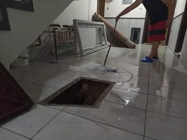 Ankara'da apartmanda su borusu patladı, 4 daire su altında kaldı Ankara'da apartmanda su borusu patladı, 4 daire su altında kaldı