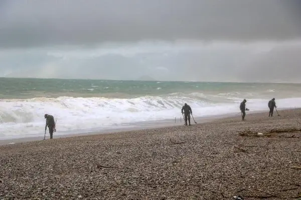 Antalya'da yağmur ve fırtına hayatı olumsuz etkiledi (7) Antalya'da yağmur ve fırtına hayatı olumsuz etkiledi (7)