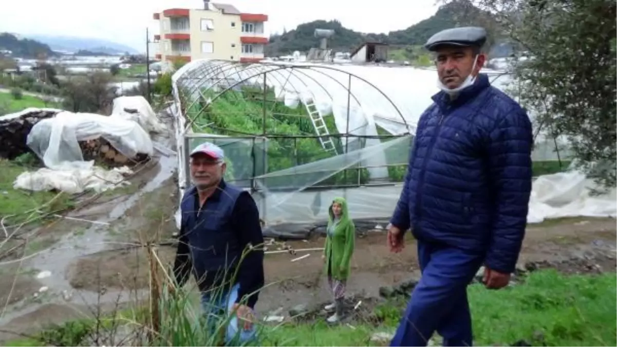 Antalya'da yağmur ve fırtına hayatı olumsuz etkiledi (6)