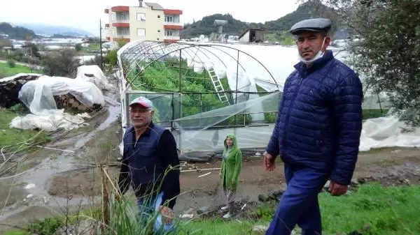 Antalya'da yağmur ve fırtına hayatı olumsuz etkiledi (6) Antalya'da yağmur ve fırtına hayatı olumsuz etkiledi (6)