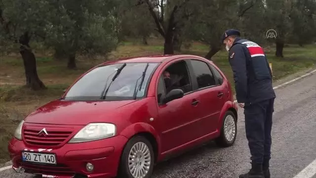 Son dakika haber | BALIKESİR - İki mahalle Kovid-19 tedbirleri kapsamında karantinaya alındı Son dakika haber | BALIKESİR - İki mahalle Kovid-19 tedbirleri kapsamında karantinaya alındı