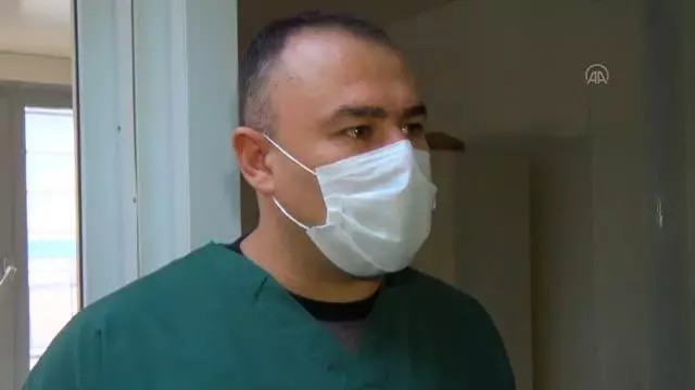 Bataklığa saplanan koyunu belediye ekipleri kurtardı Bataklığa saplanan koyunu belediye ekipleri kurtardı