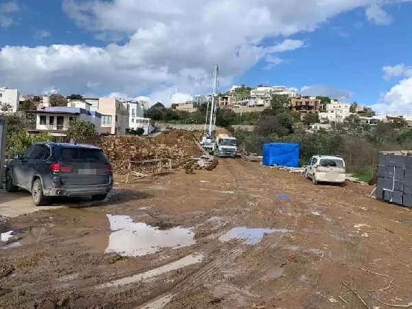 Bodrum'da beton mikseri takip edilerek kaçak yapılaşma tespit edildi Bodrum'da beton mikseri takip edilerek kaçak yapılaşma tespit edildi
