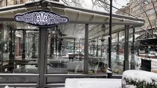 Bulgaristan'da lokanta ve bar çalışanları Kovid-19 önlemlerini protesto etti